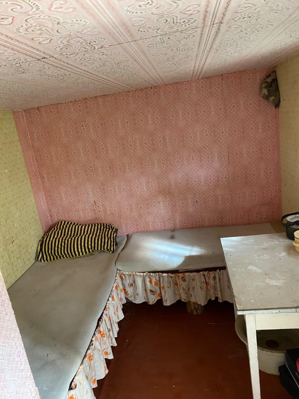 Дача біля лісу та ставка