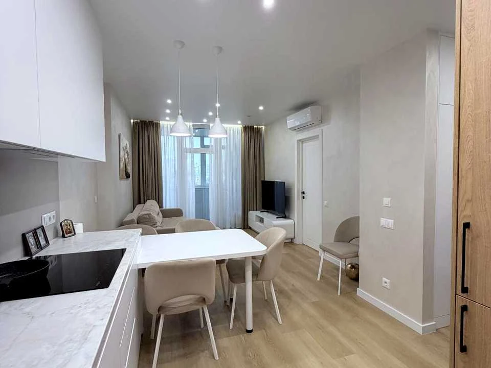 Apartment. Kyiv, Berezhyi Prospect.