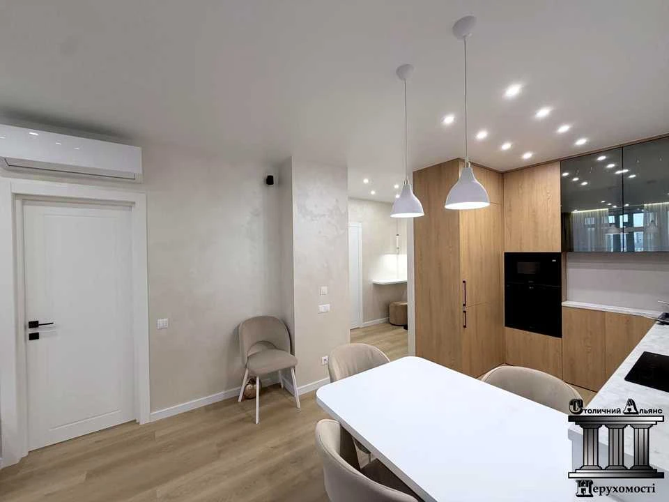 Apartment. Kyiv, Berezhyi Prospect.