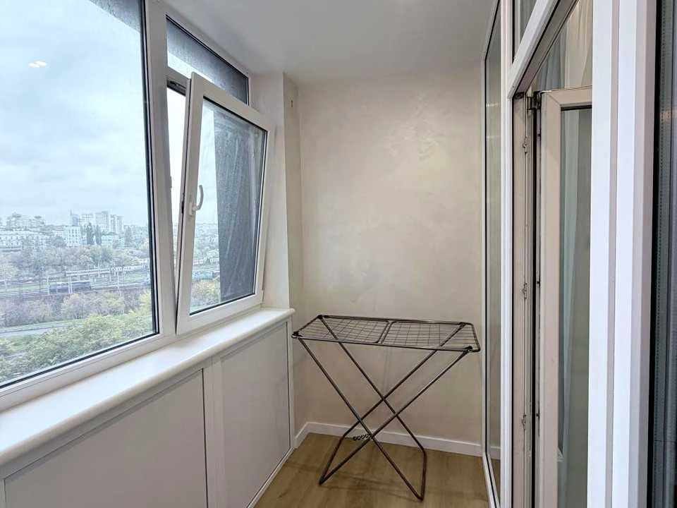 Apartment. Kyiv, Berezhyi Prospect.