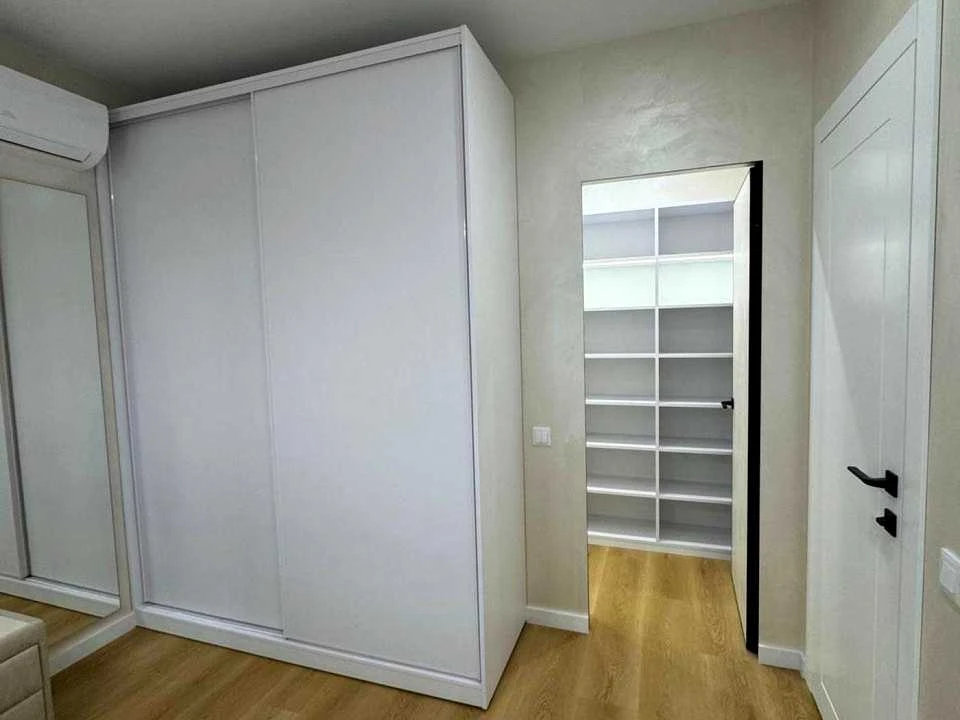 Apartment. Kyiv, Berezhyi Prospect.