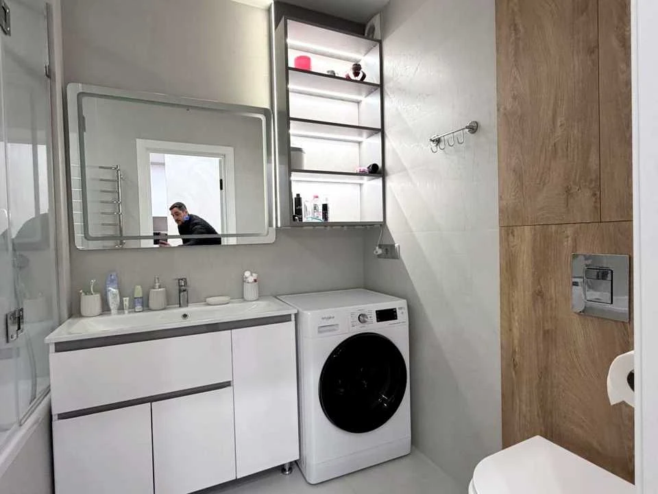 Apartment. Kyiv, Berezhyi Prospect.