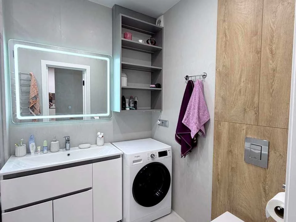 Apartment. Kyiv, Berezhyi Prospect.