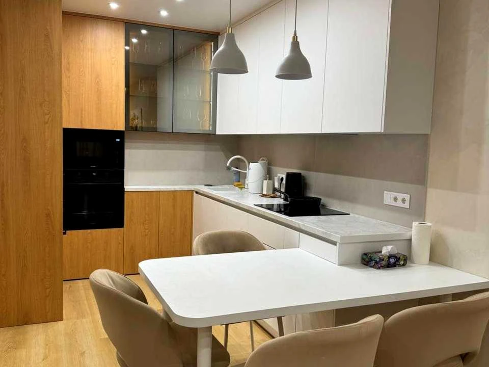 Apartment. Kyiv, Berezhyi Prospect.