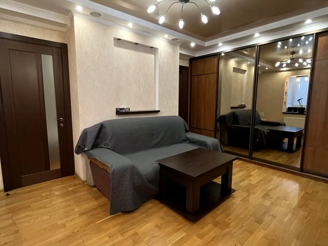 Оренда квартири 2-кімн. 42 м² 4/5 пов.