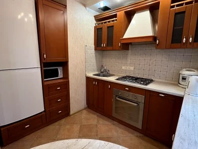 Оренда квартири 2-кімн. 42 м² 4/5 пов.
