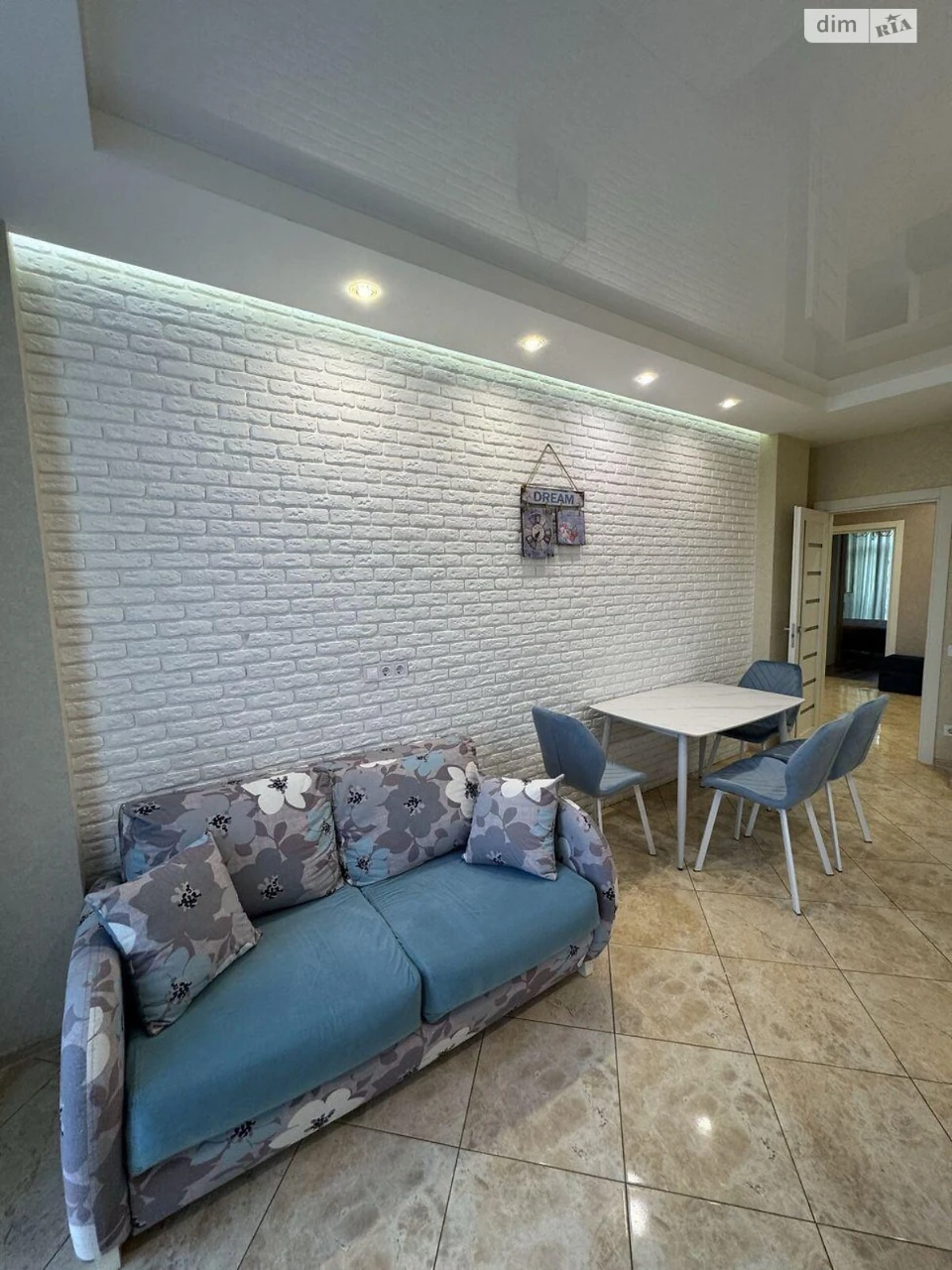 Apartment for Long-Term Rent - Socmysto