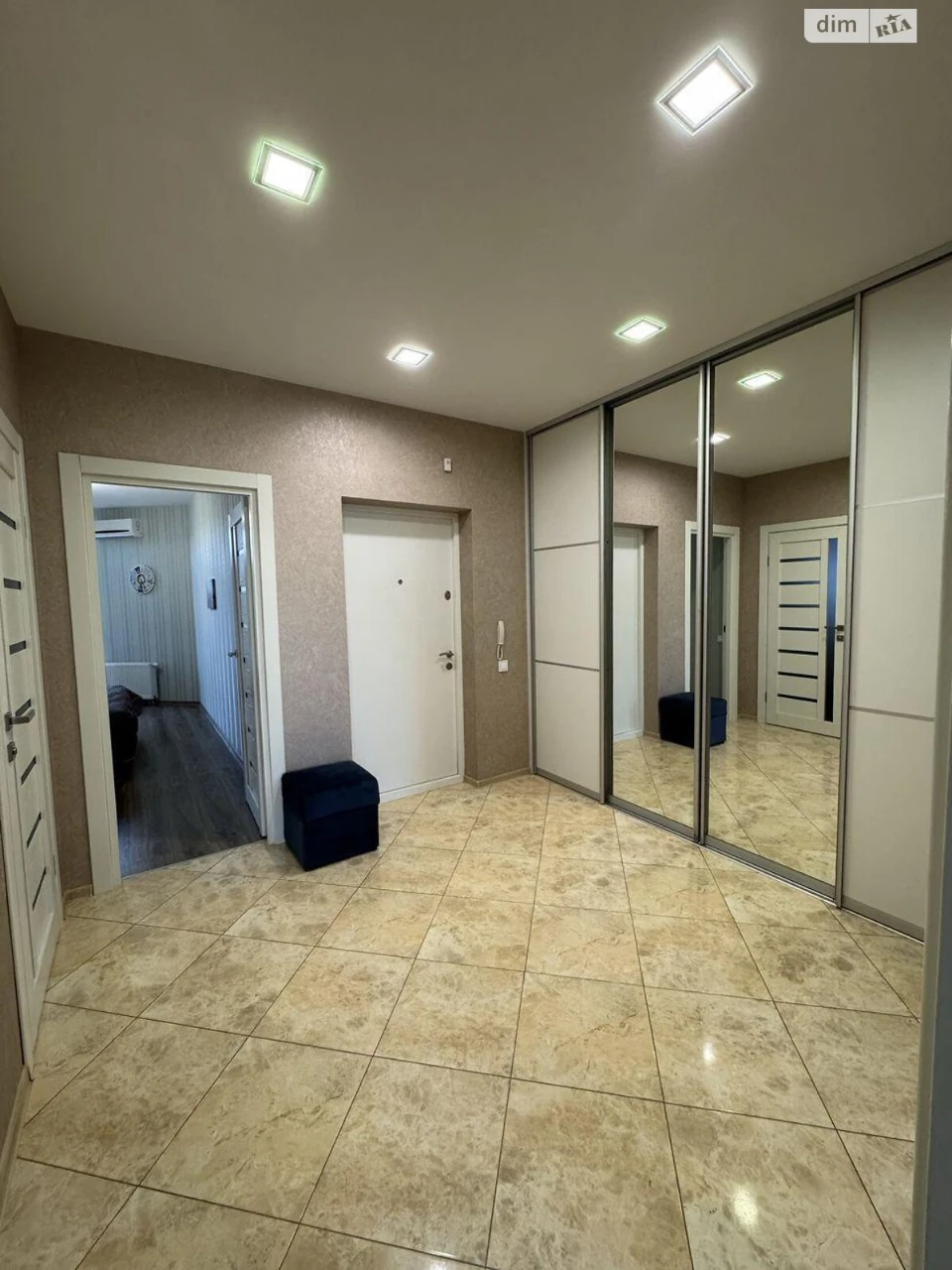 Apartment for Long-Term Rent - Socmysto