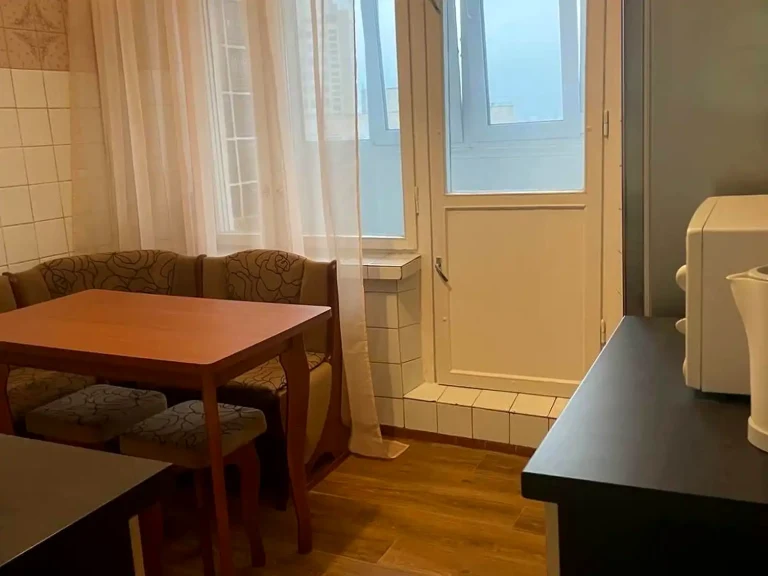 Rent 3-room apartment 71 m² on the 10th floor.