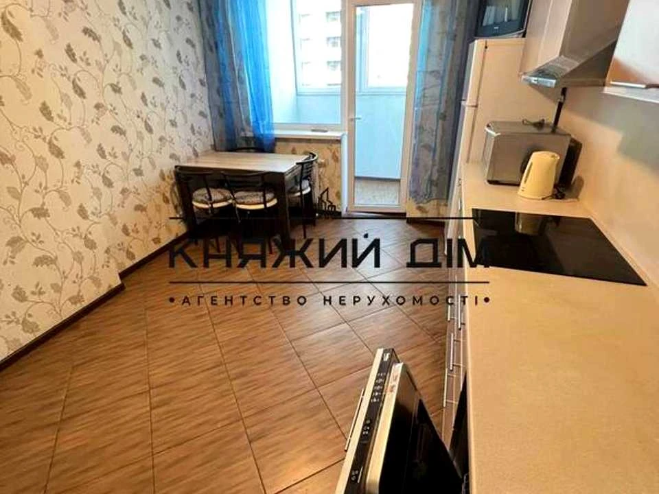 Квартира. Киев, улица Драгомынова