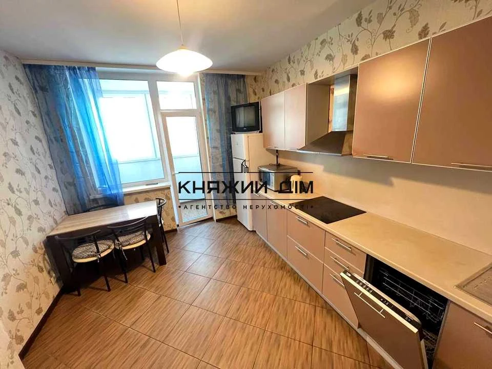 Квартира. Киев, улица Драгомынова
