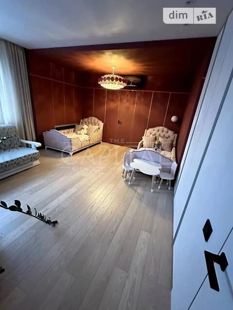 Продаж 2к квартири 140 кв. м на вул. Юрія Шумського • ID 347