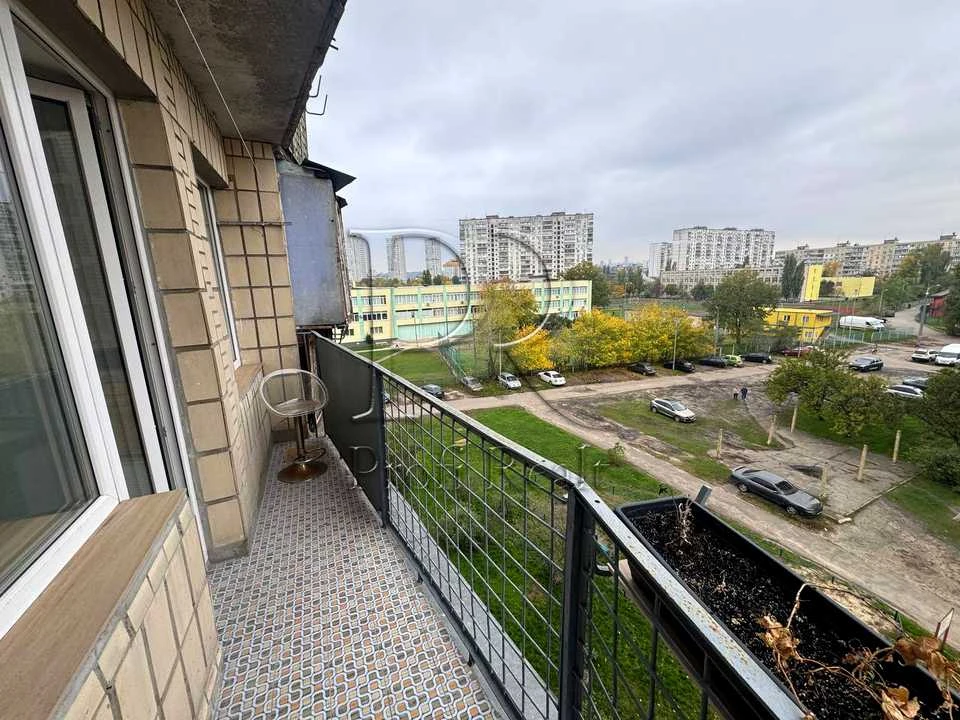 Apartment. Bereznyakyw street, Kyiv