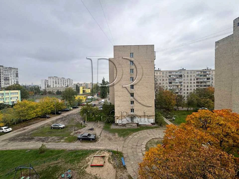 Apartment. Bereznyakyw street, Kyiv