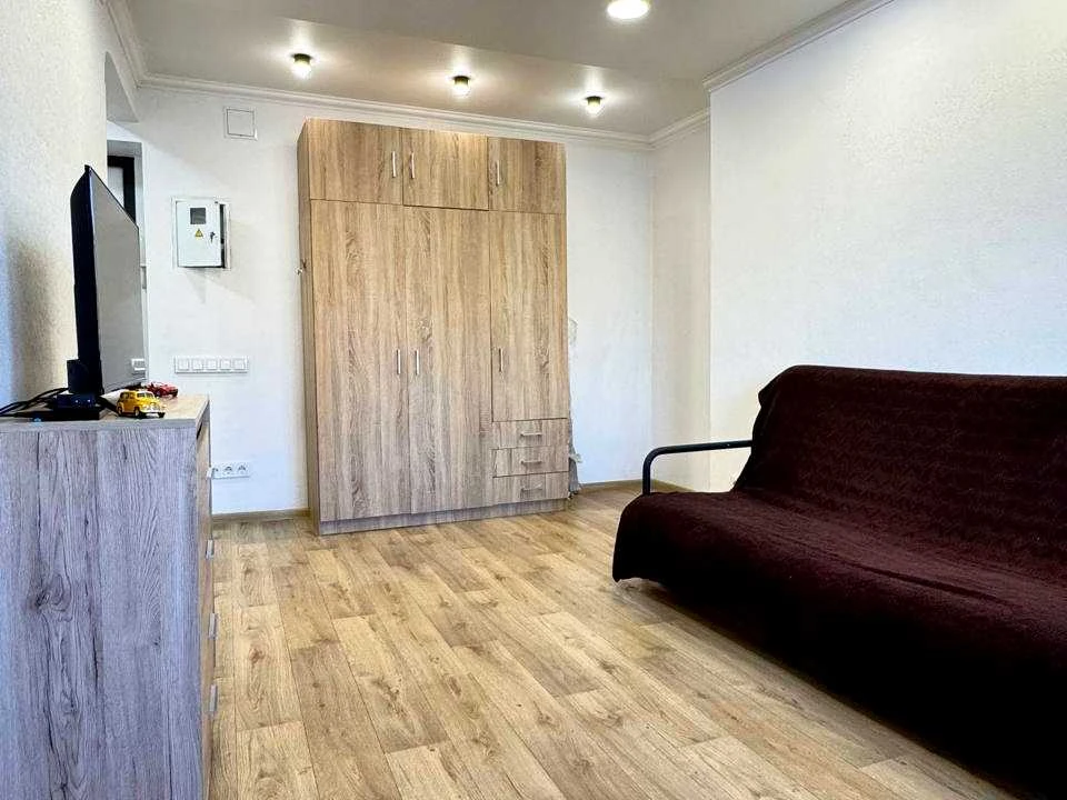 Apartment. Kyiv, Nabezhno-Lugova st.