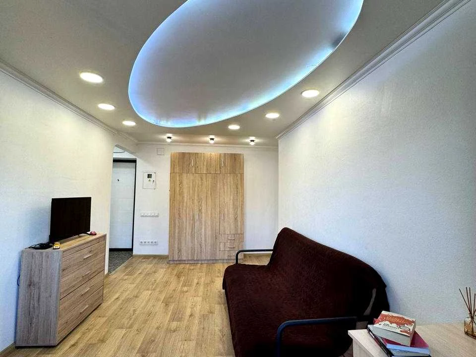 Apartment. Kyiv, Nabezhno-Lugova st.