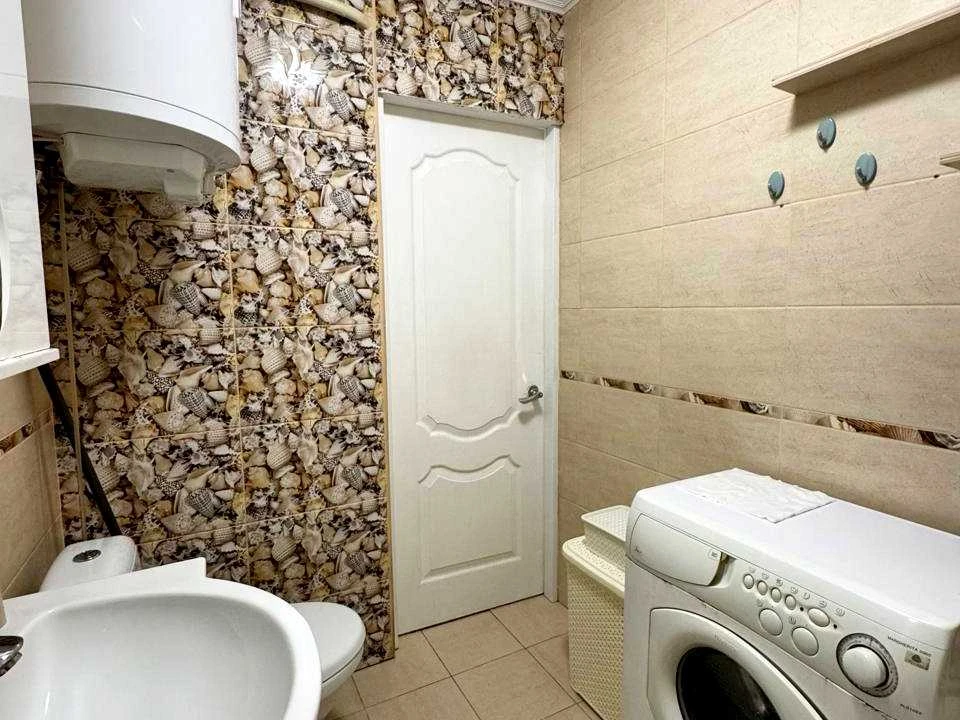 Apartment. Kyiv, Nabezhno-Lugova st.