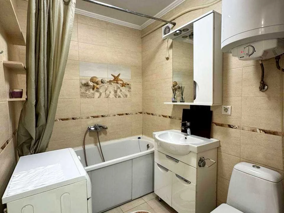 Apartment. Kyiv, Nabezhno-Lugova st.