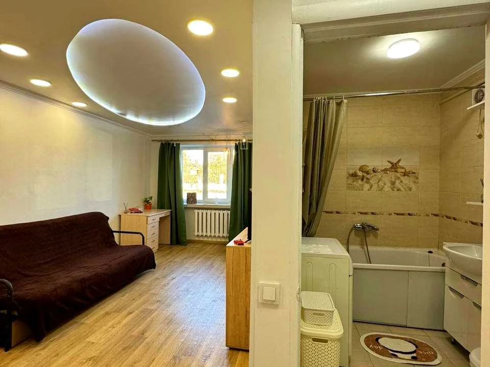 Apartment. Kyiv, Nabezhno-Lugova st.
