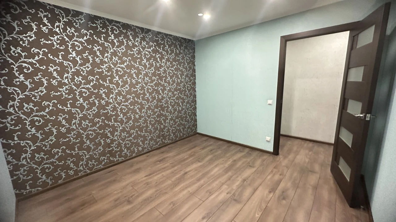 Продаж 3-кімн. Кам'янське, 2-й поверх ГАО