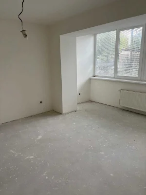 3-room apartment for sale with unfinished renovation in the center