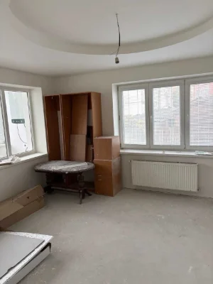 3-room apartment for sale with unfinished renovation in the center