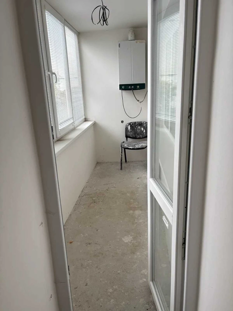 3-room apartment for sale with unfinished renovation in the center