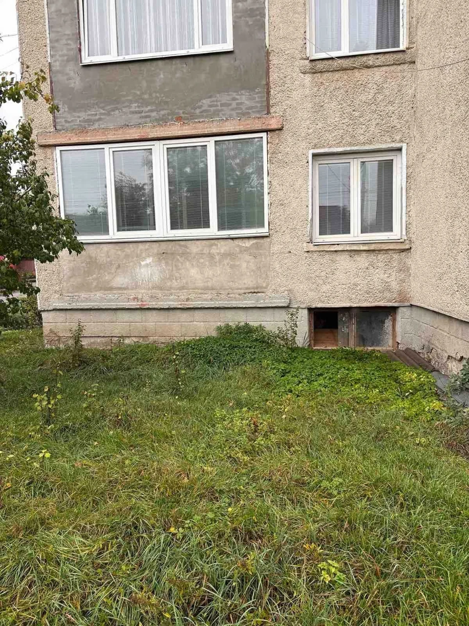 3-room apartment for sale with unfinished renovation in the center