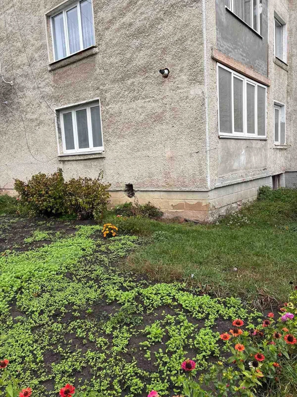 3-room apartment for sale with unfinished renovation in the center