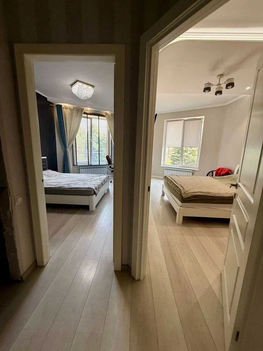 A luxurious renovated townhouse near the sea