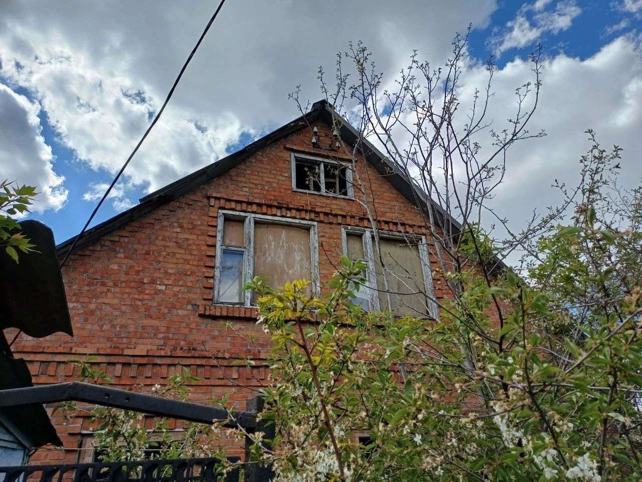 Продаж двох приватних будинків