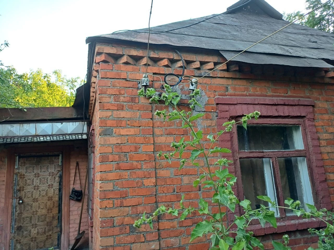 Продаж двох приватних будинків
