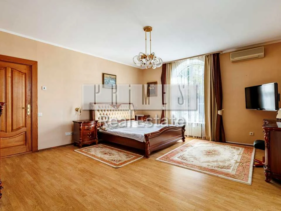 House. Kyiv, Forest
