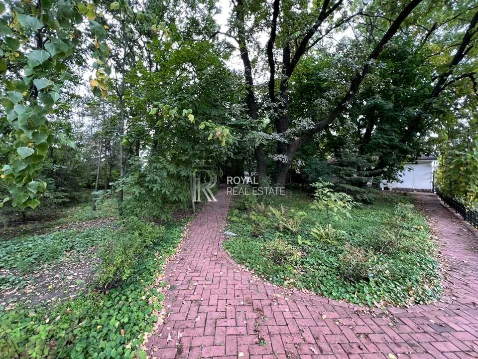 Ділянка. Київ, Центральна вул.