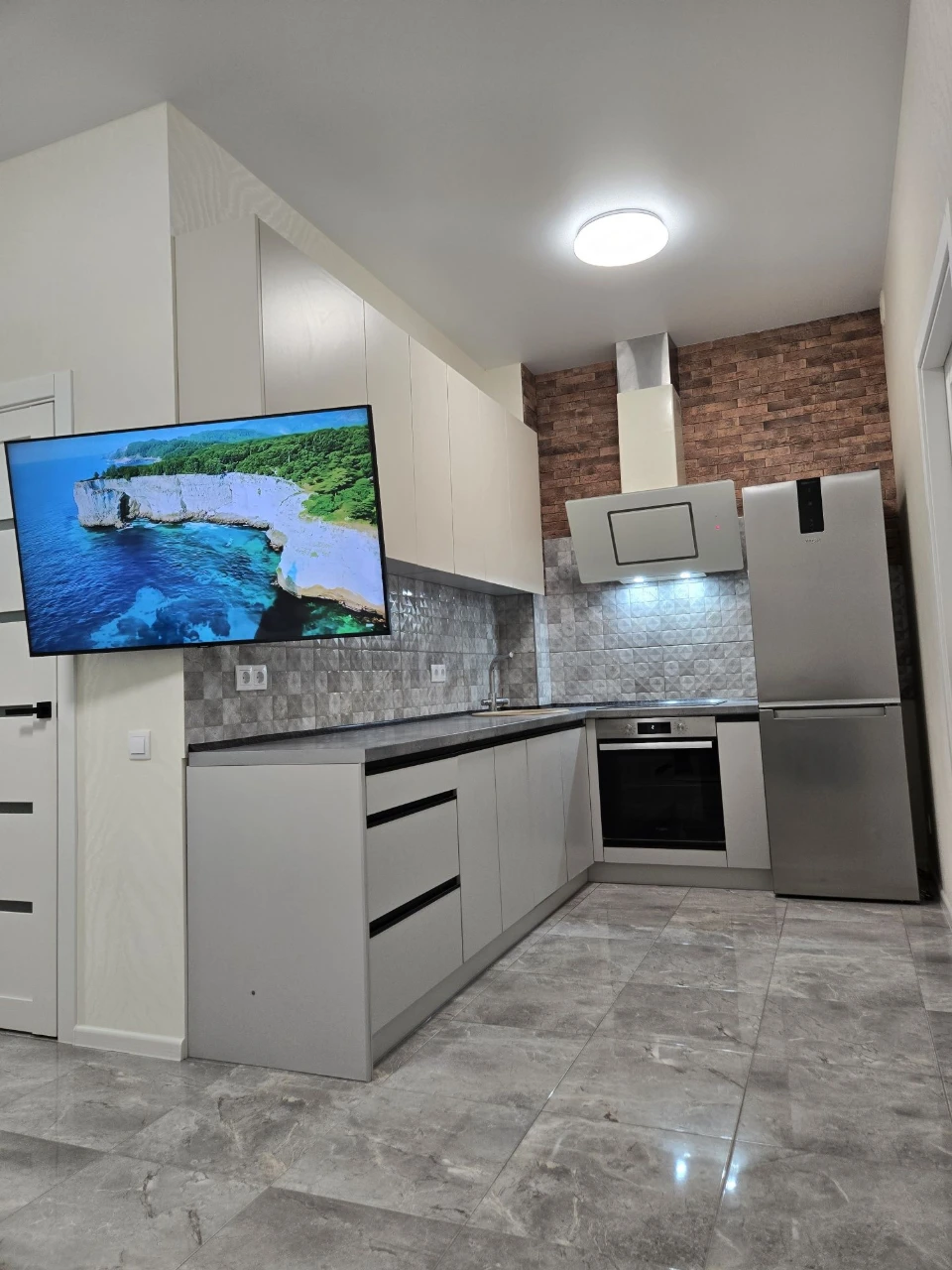 For Sale: Two-bedroom apartment in the Odysseys residential complex, Tairovo. Font