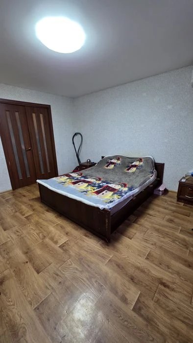 Продам 2 комнатную на Березинке. Левобережный.