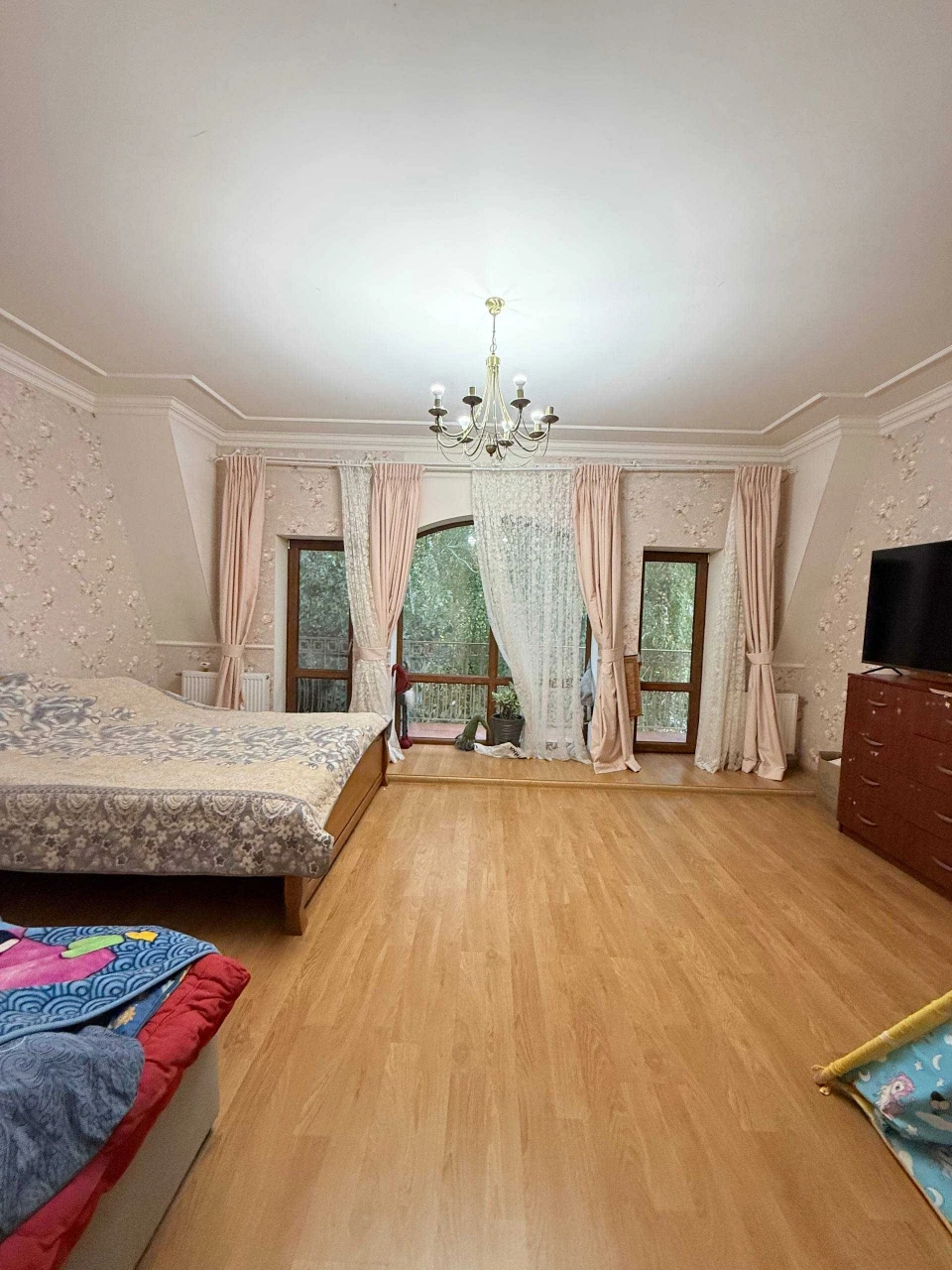Продається будинок на ділянці 8 соток