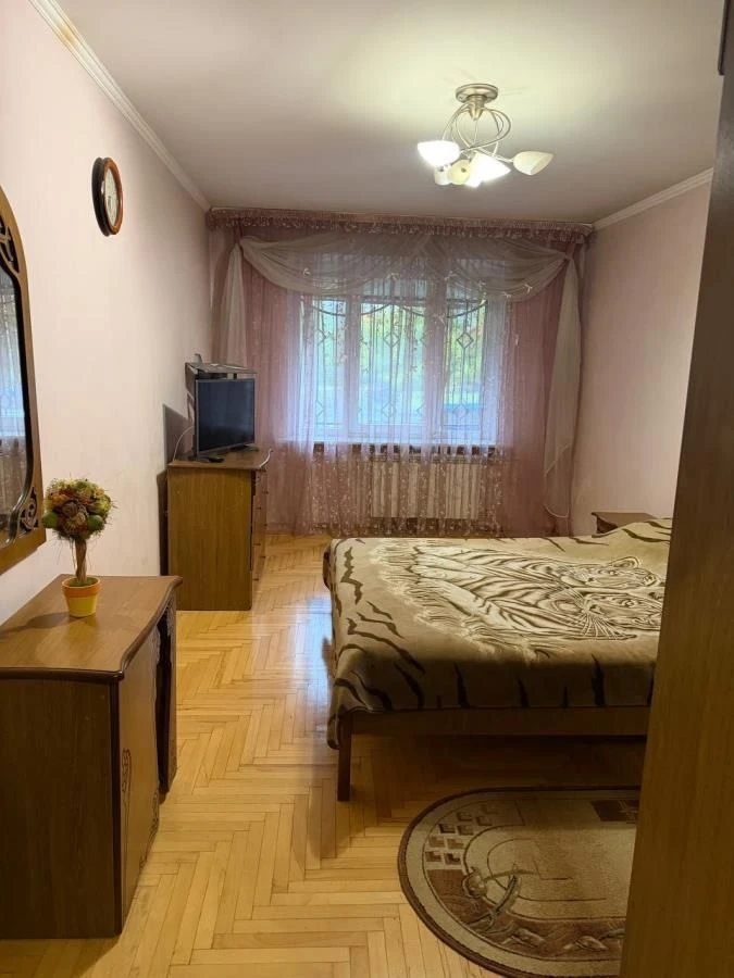 Sale of a 2-room apartment with renovation | Park Street