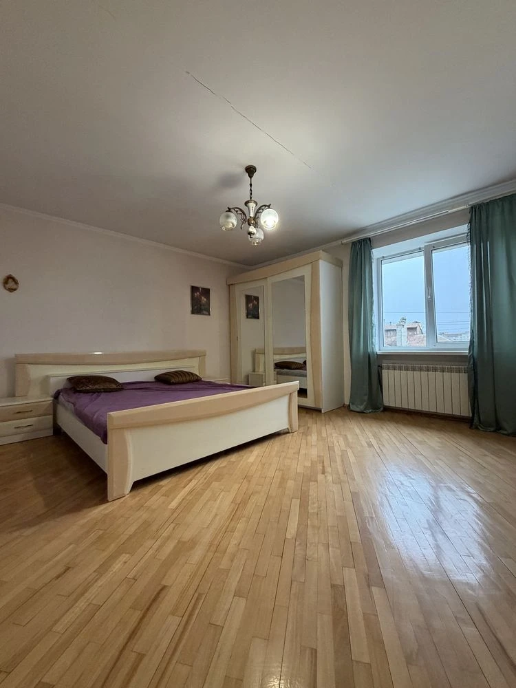 Продається простора 2-кімнатна квартира в новому будинку