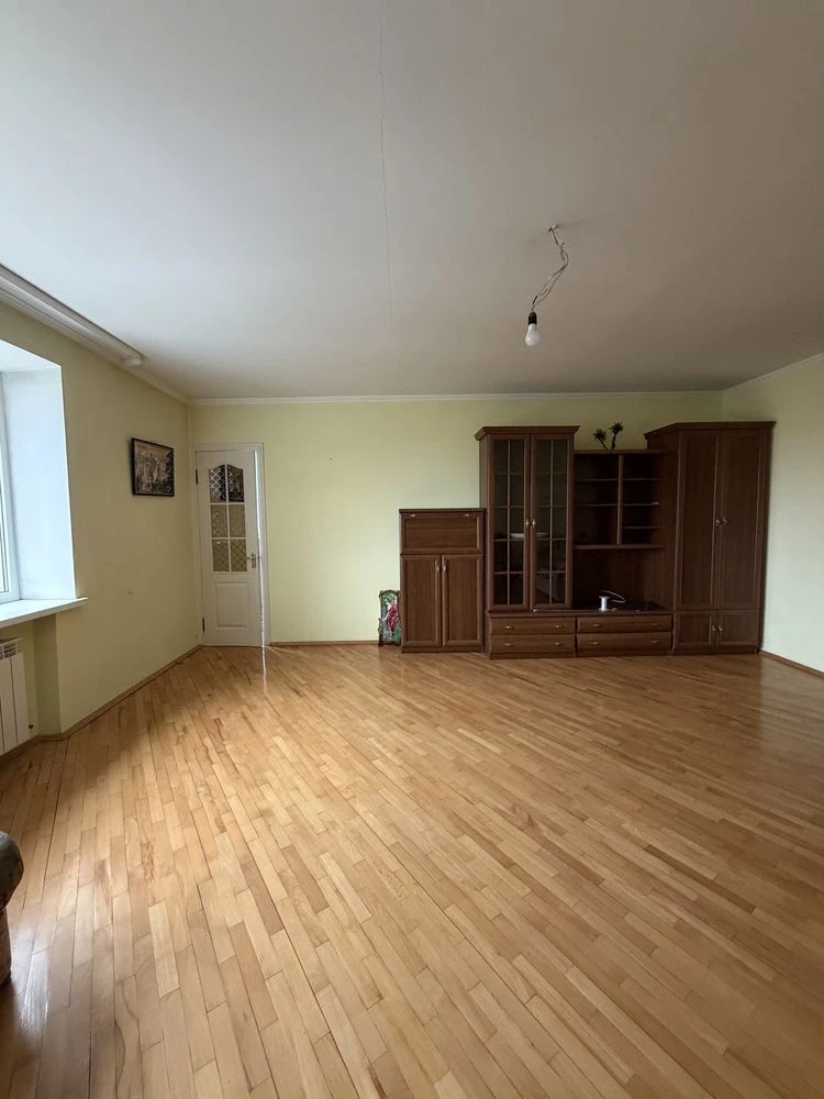 Продається простора 2-кімнатна квартира в новому будинку