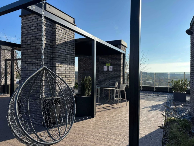 Urgent sale! One-room apartment near the lake!
