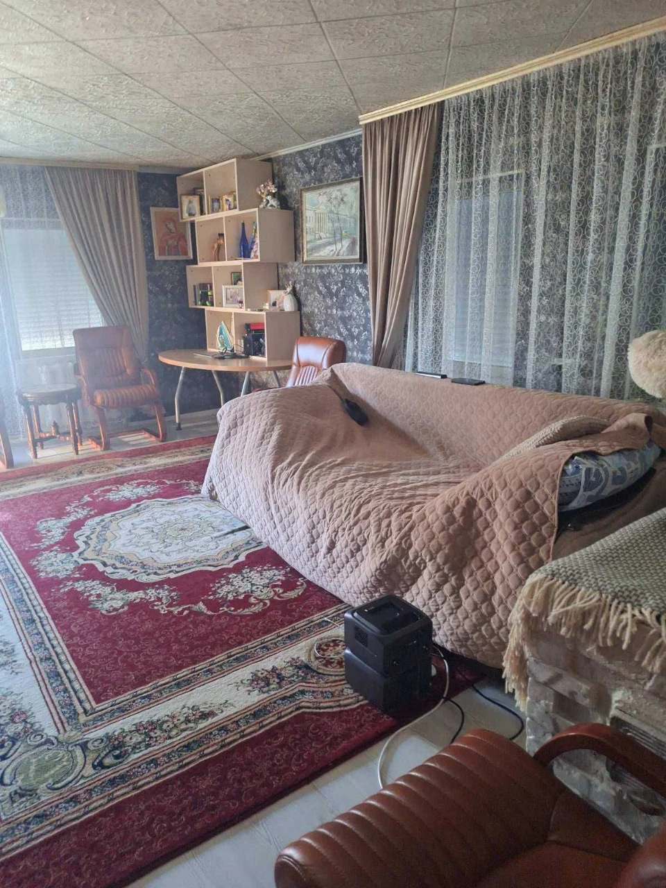 Продаж будинку, Крутий Берег