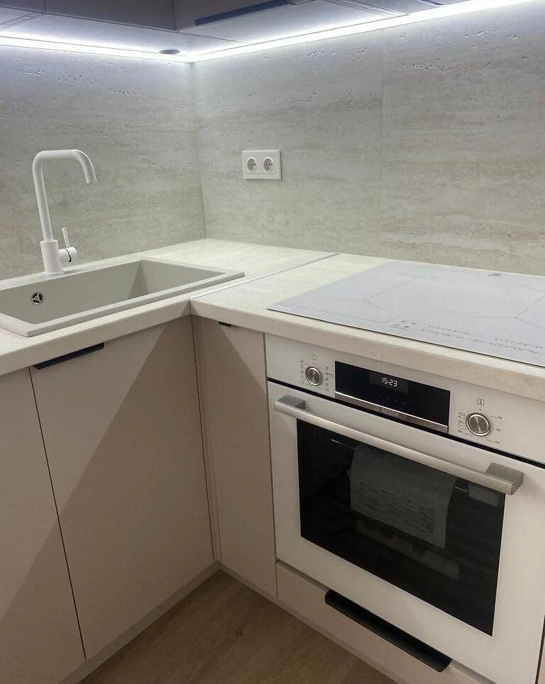 Sale of a modern 1.5-room apartment in a new building in the city center.