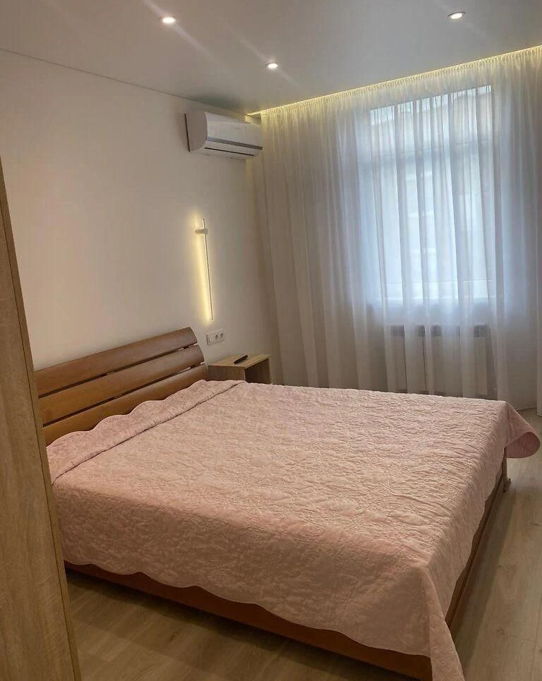 Sale of a modern 1.5-room apartment in a new building in the city center.