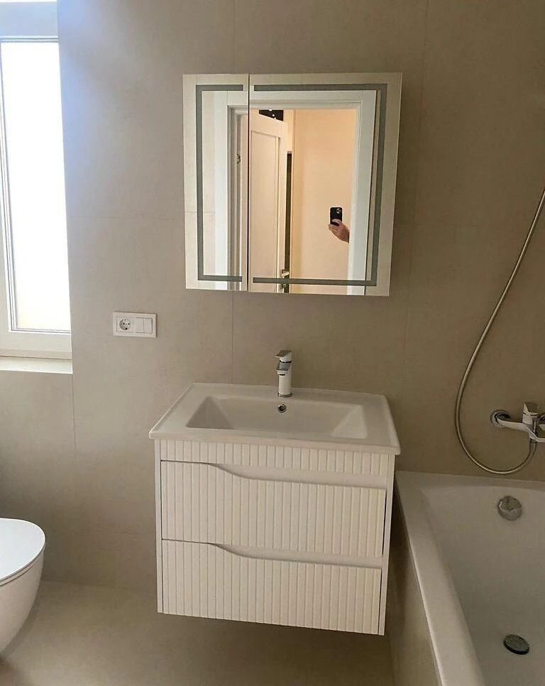 Sale of a modern 1.5-room apartment in a new building in the city center.