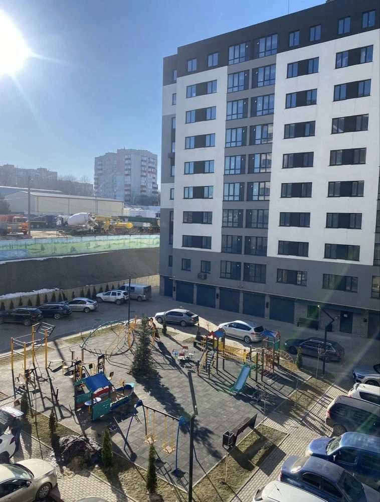 Продается 2-комнатная квартира в новостройке.