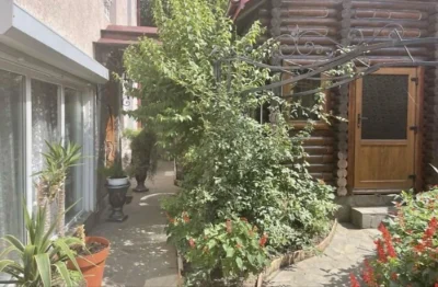 Продається домоволодіння з трьома будинками на одній територ