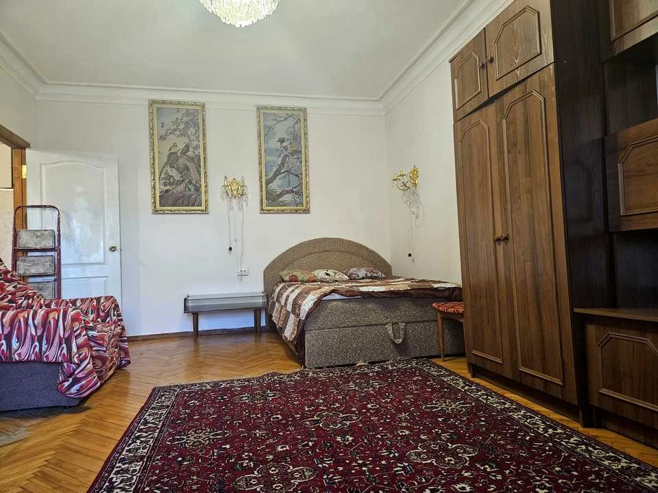Apartment. Voloska St., Podil, Kyiv