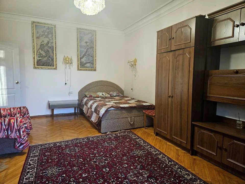 Apartment. Voloska St., Podil, Kyiv
