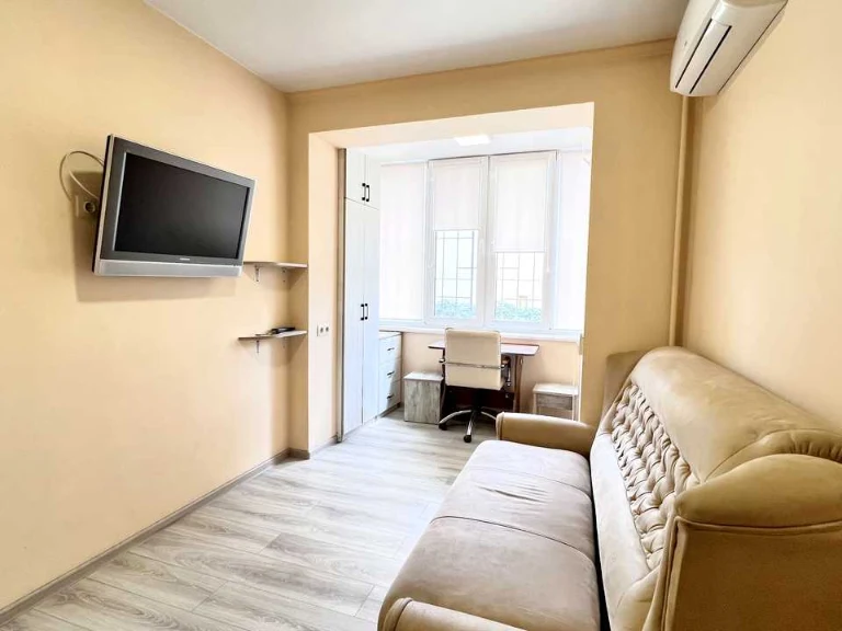 Apartment. Ruzhynska st., Kyiv
